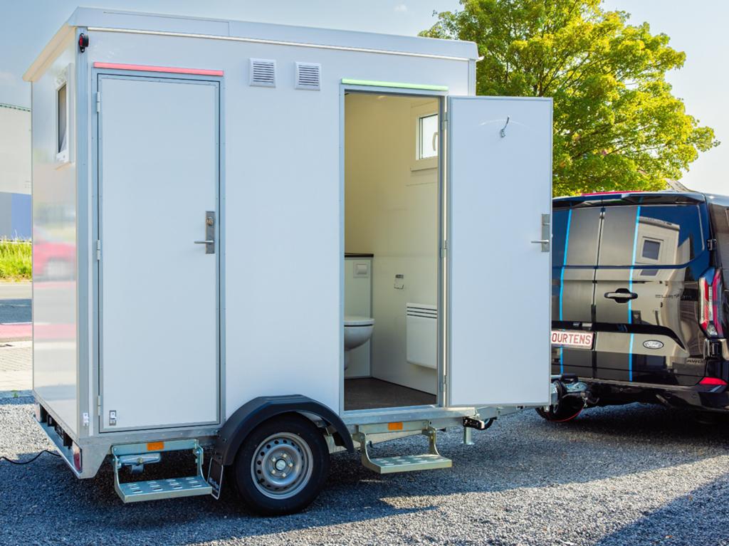 Toiletwagen 1/1/1 te huur, Hobby en Vrije tijd, Feestartikelen | Verhuur, Ophalen, Zo goed als nieuw