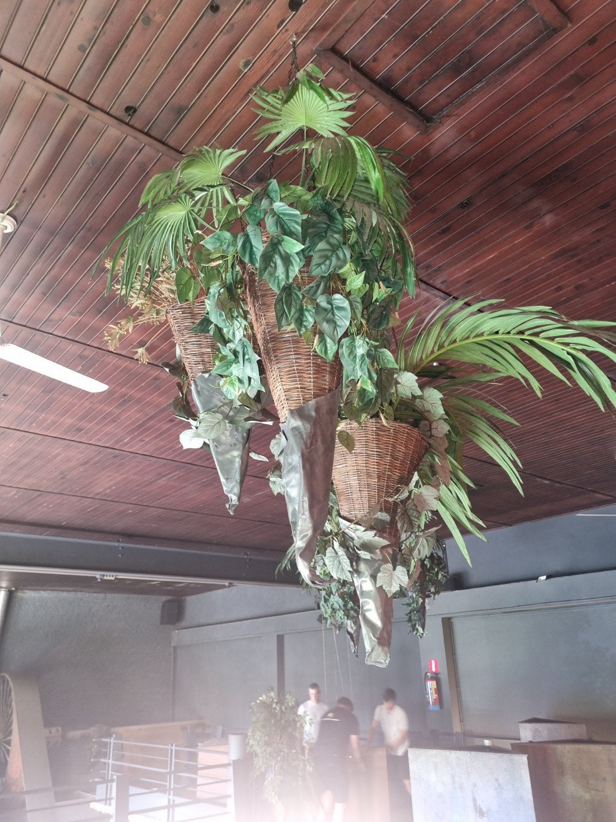 2 3  kunstoffen hangplanten. zeer mooi als decoratie, Ophalen