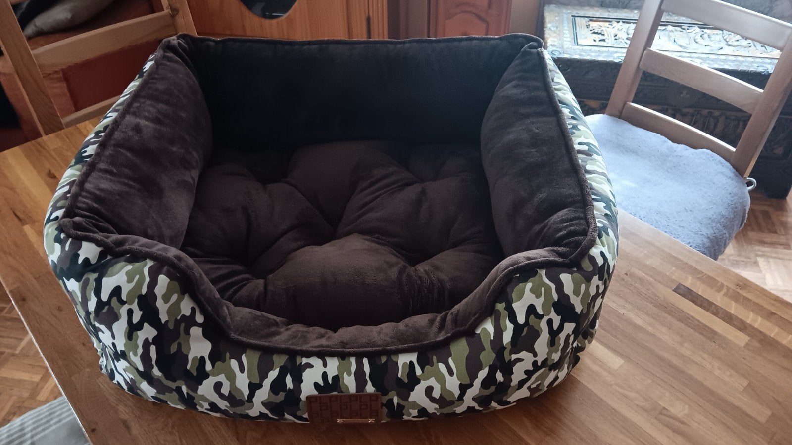 Mand voor honden en katten., Ophalen