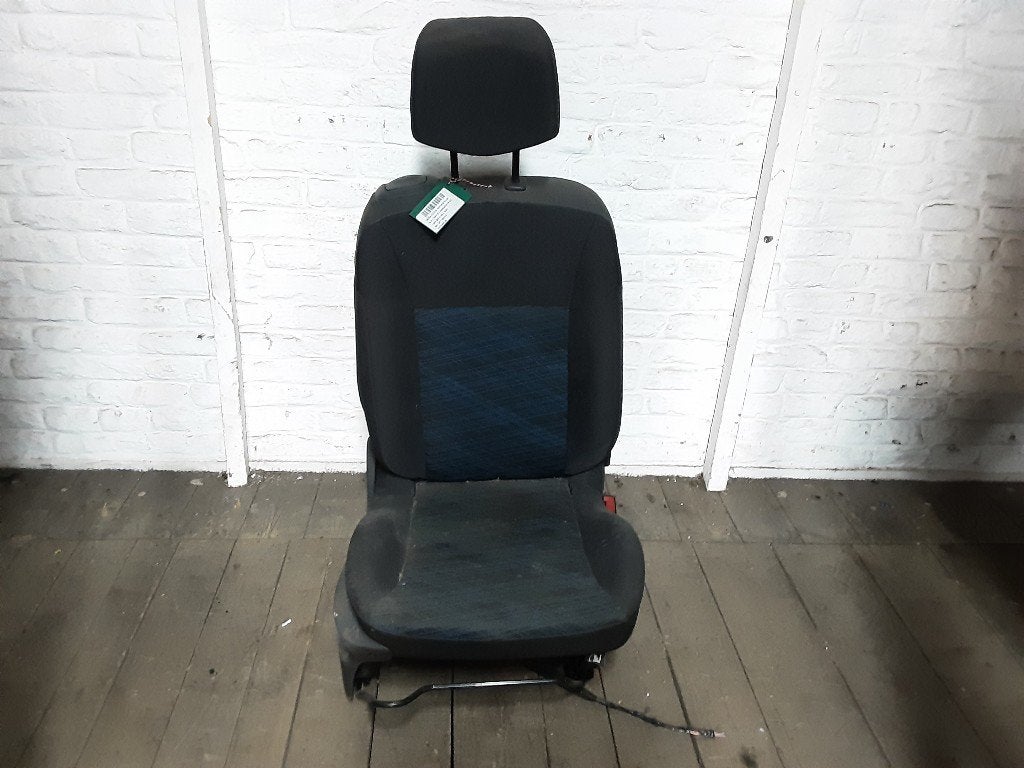 STOEL RECHTS VOOR Renault Clio III (BR / CR), Auto-onderdelen, Gebruikt, Renault, Peter-Huppertz-Straße 5
51063  Köln, DE, Dialog.deutschland@renault.de