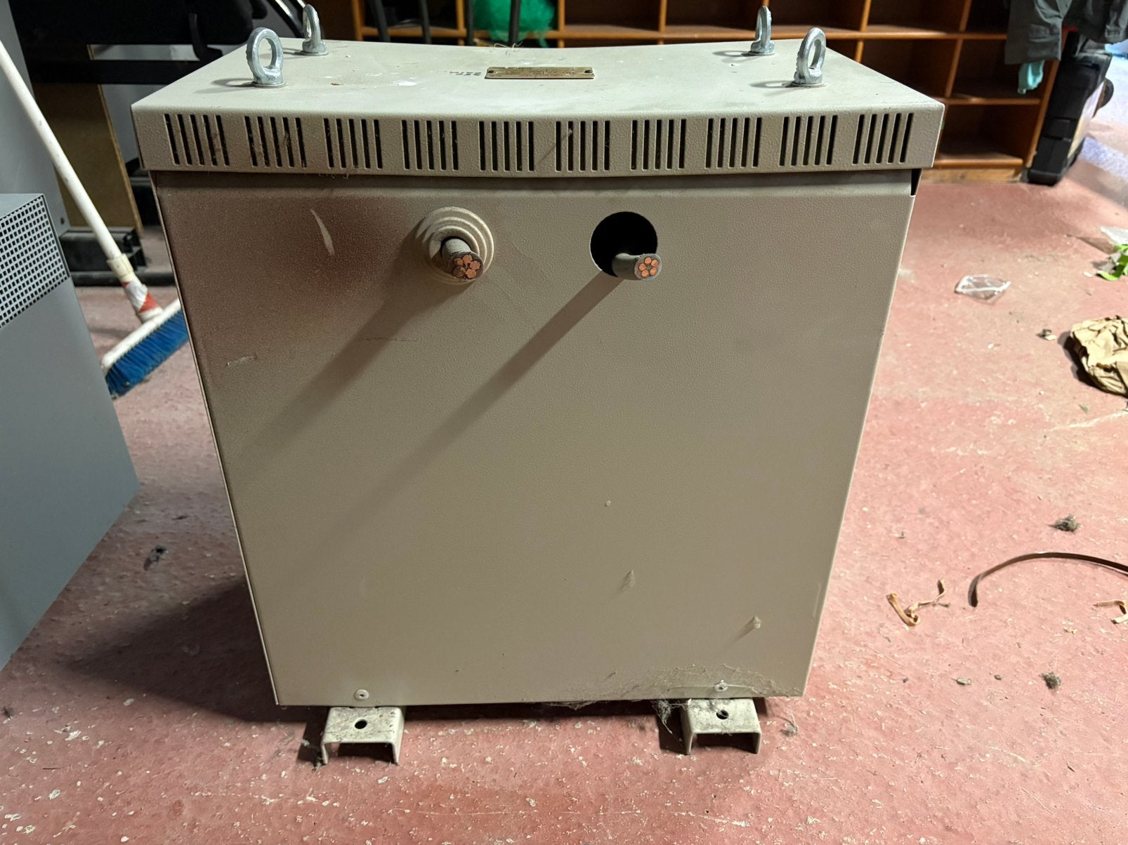 Polylux AUTW40 40 kVA transformator 400V / 230V, Doe-het-zelf en Bouw, Ophalen, Zo goed als nieuw