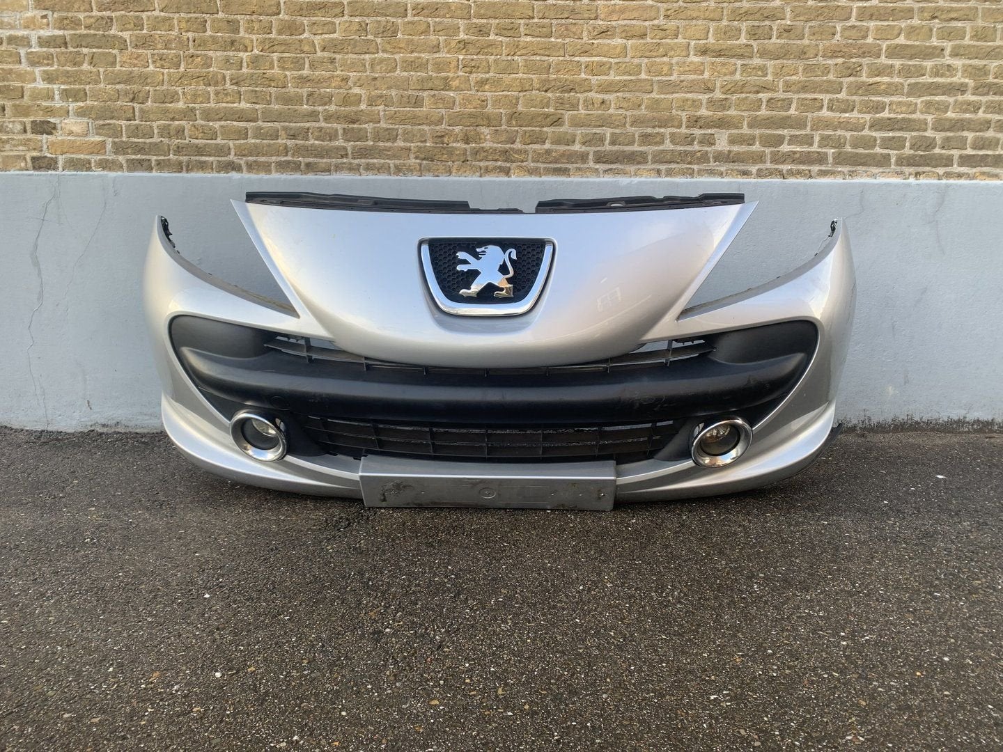 voorbumper peugeot 207 grijs met mistlampen 2006 tot 2014, Auto-onderdelen, Gebruikt, -, Voor, -