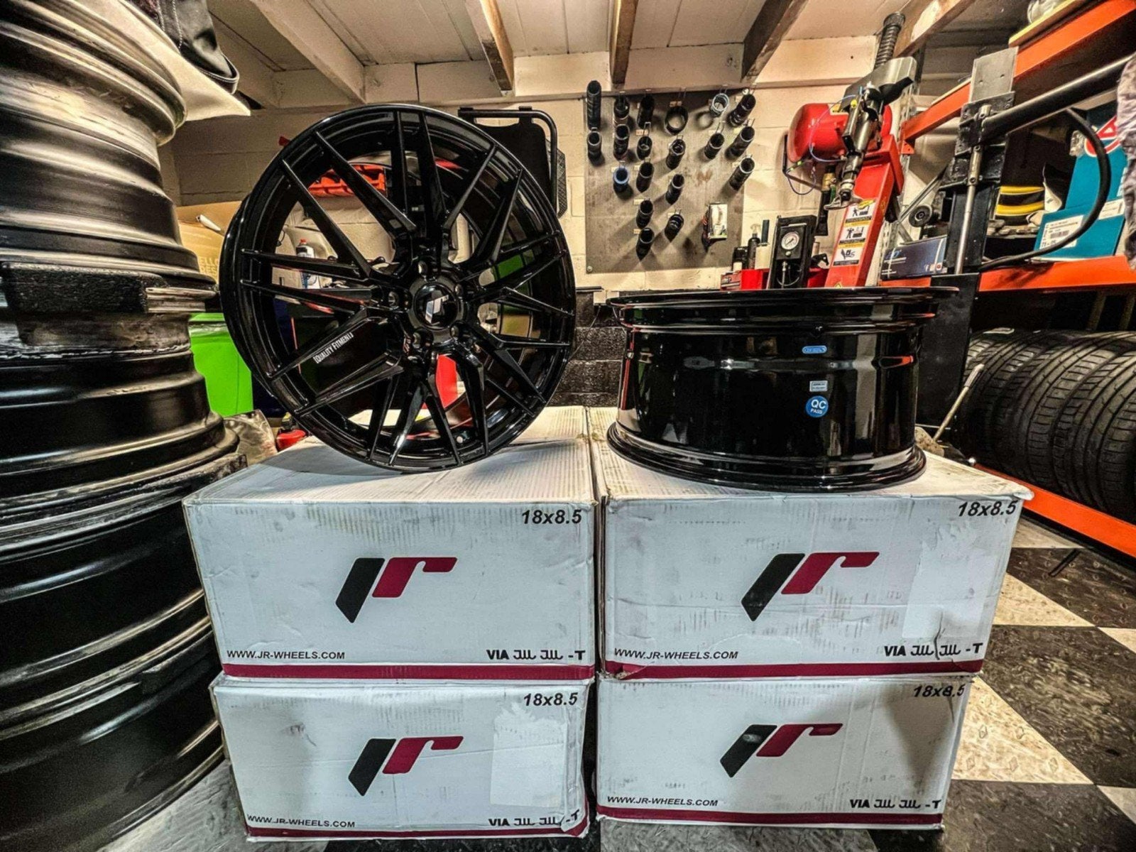 JR28,  ET40, met
 Hankook evo winterbanden, Ophalen, 18 inch, Banden en Velgen, Nieuw