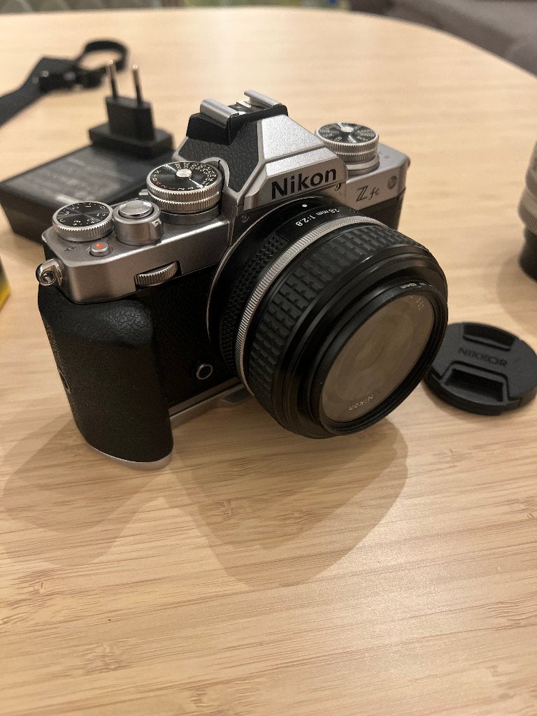 Nikon Zfc Systeemcamera + 2 Lenzen (Standaard + 28mm SE), Audio, Tv en Foto, Fotocamera's Digitaal, Zo goed als nieuw, Compact