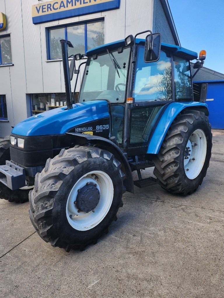 NEW HOLLAND 6635, Ophalen, Gebruikt, 2500 tot 5000, Tot 80 Pk
