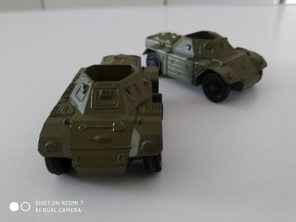 Dinky Toys 680 Ferret Scout Car 70's x2 exemplaires., Enlèvement ou Envoi, Utilisé, Autres types, Dinky Toys