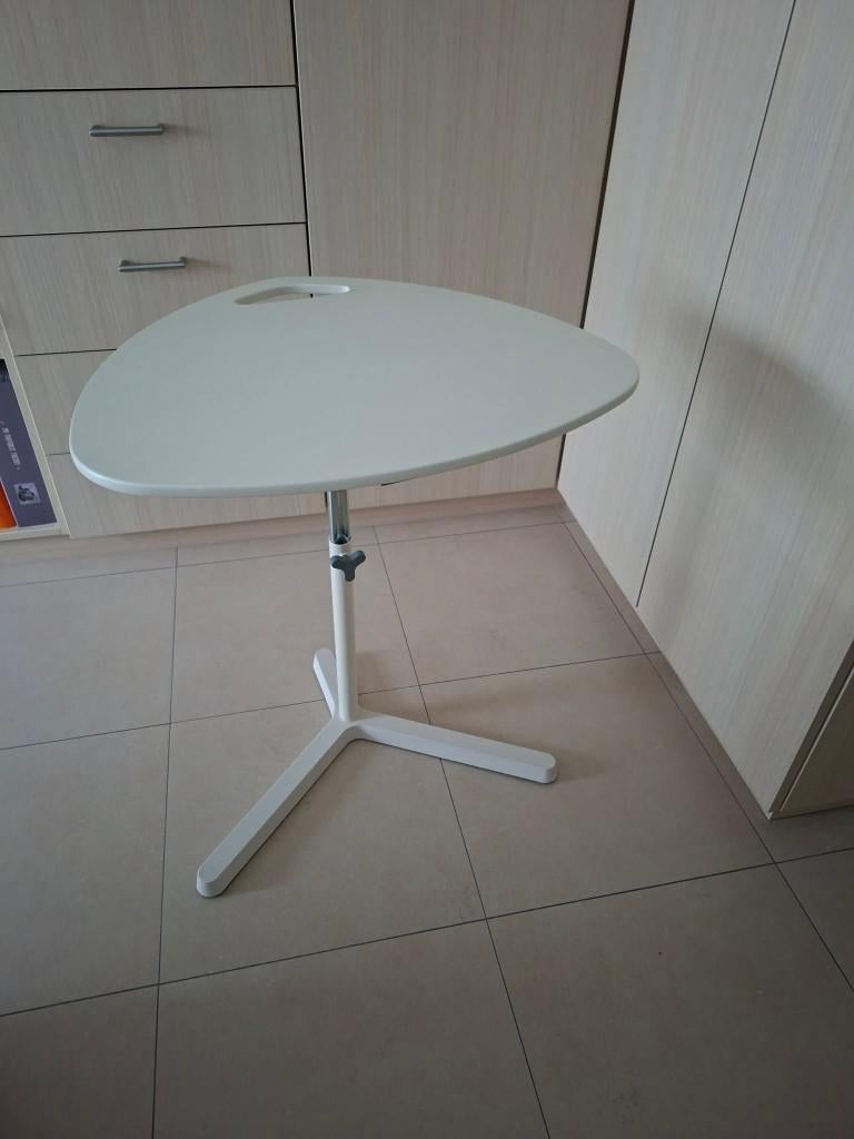Ikea Svartasen laptoptafel, Informatique & Logiciels, Enlèvement, Comme neuf, Réglable en hauteur
