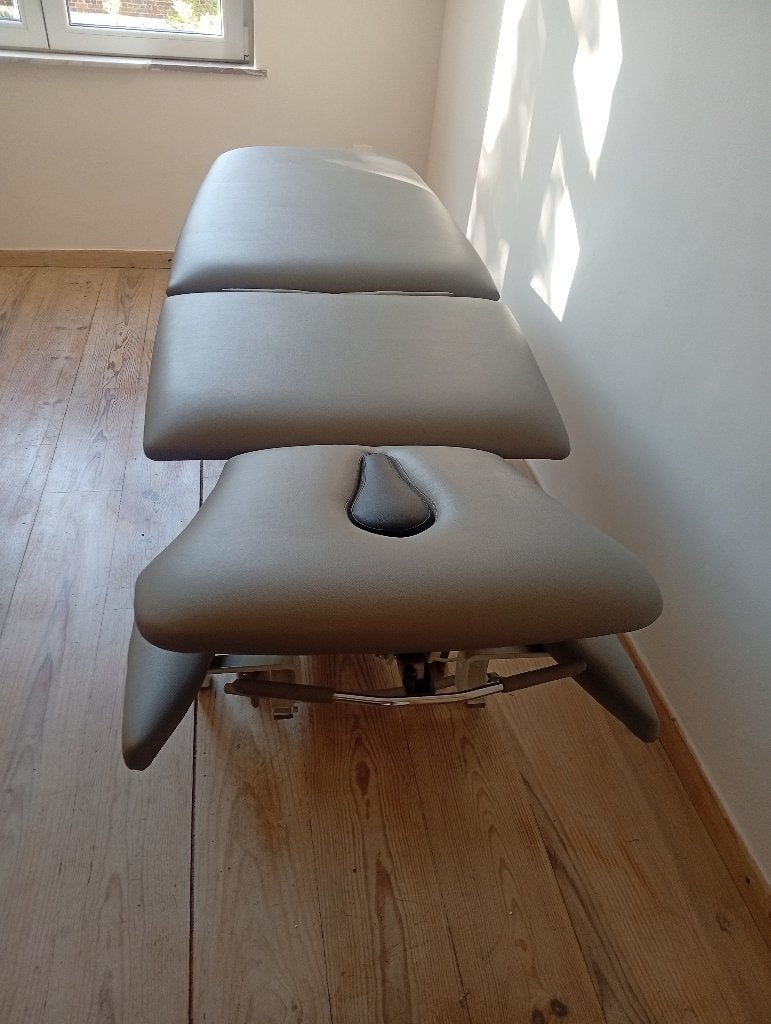 Gymna Electric kine massage tafel tekoop enkel ophalen ., Ophalen, Zo goed als nieuw