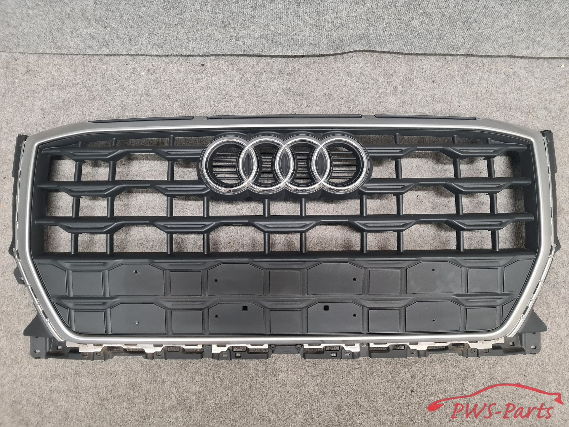 AUDI Q2 81A FACELIFT GRILL VOORBUMPER ORIGINEEL, -, Utilisé, -, -
