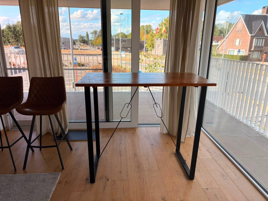 Industriële bartafel mangohout 130 cm + 2 barstoelen, Ophalen, Zo goed als nieuw, Inclusief barstoelen