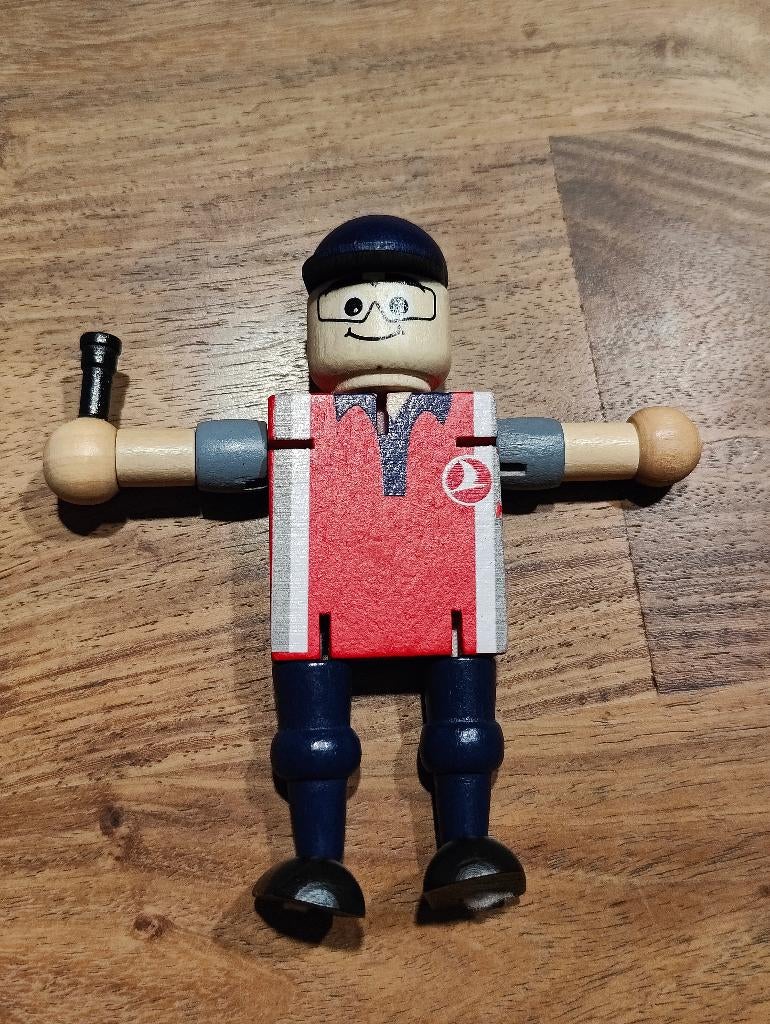 Houten vintage speelgoed figuurtje Turkish airlines, Kinderen en Baby's, Speelgoed | Houten speelgoed, Ophalen of Verzenden, Zo goed als nieuw