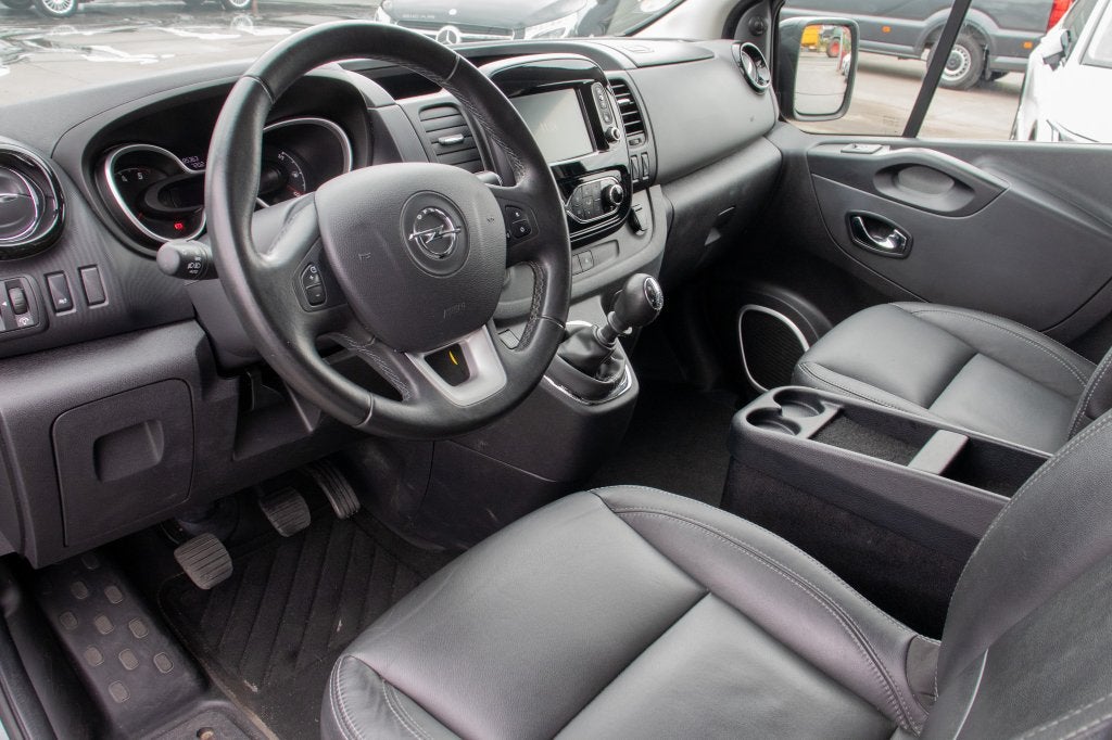 Opel Vivaro-B 1.6 CDTi BiTurbo Ecoflex 7 plaatsen / BED, Voorwielaandrijving, Monovolume, Vivaro, 4 cilinders