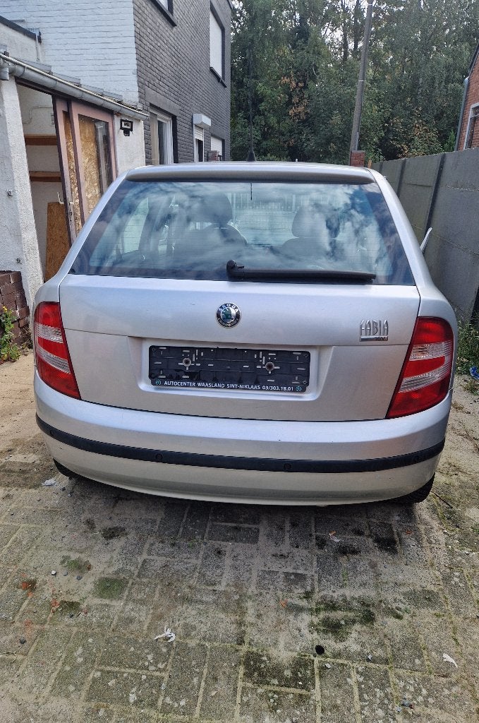 Skoda fabia 1.4 2007 147000km, Autos, Argent ou Gris, Achat, Capteur de stationnement, Boîte manuelle