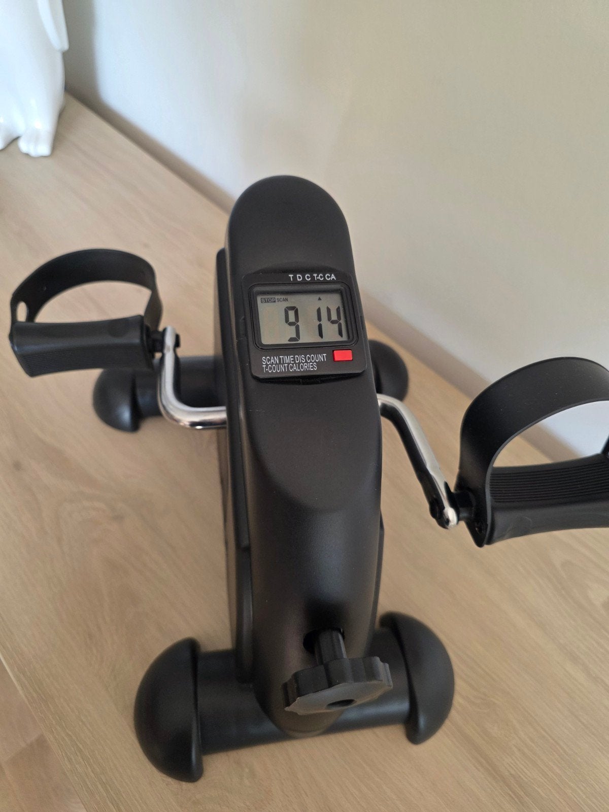 Mini hometrainer / pedaaltrainer met digitaal display, Ophalen, Zo goed als nieuw