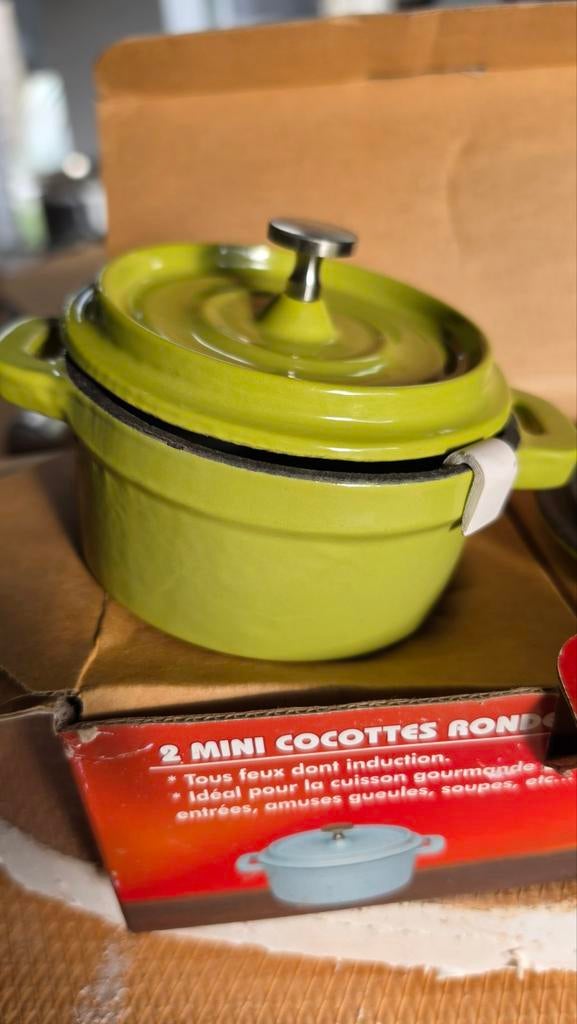 Mini cocotte 10cm nieuw, Huis en Inrichting, Keuken | Potten en Pannen, Ophalen, Gietijzer