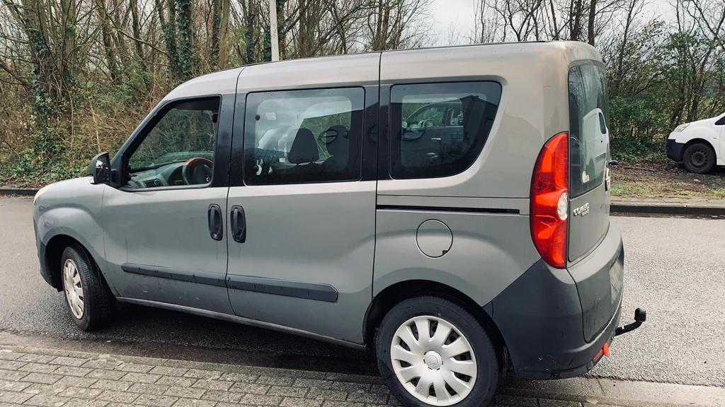 Opel Combo 1.4i 2012/260000 km, Auto's, Bedrijf, Handgeschakeld, Elektrische ramen, Combo Tour