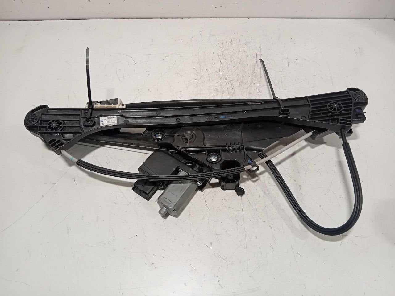 Raammechaniek elektrisch links voor Peugeot 3008, Onderdelen@venauto.nl, Van der Ven Autorecycling B.V., Ettenseweg 76, 4706 PB Roosendaal, The Netherlands