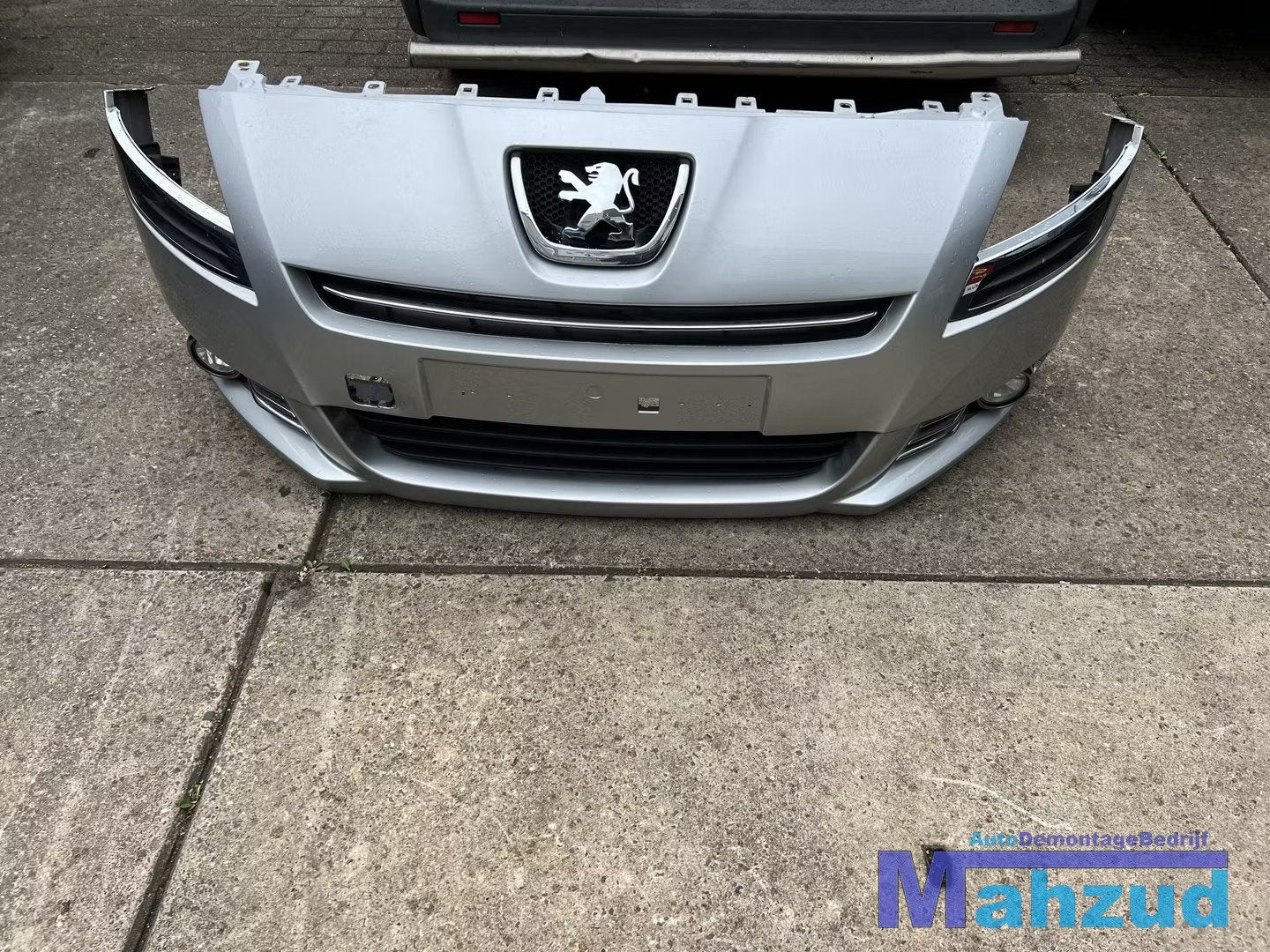 PEUGEOT 5008 Grijs zilver EZRC Voorbumper bumper voor 2009-2, Taurusavenue 1
2132 LS  Hoofddorp, NL, Contact.group@renault.com