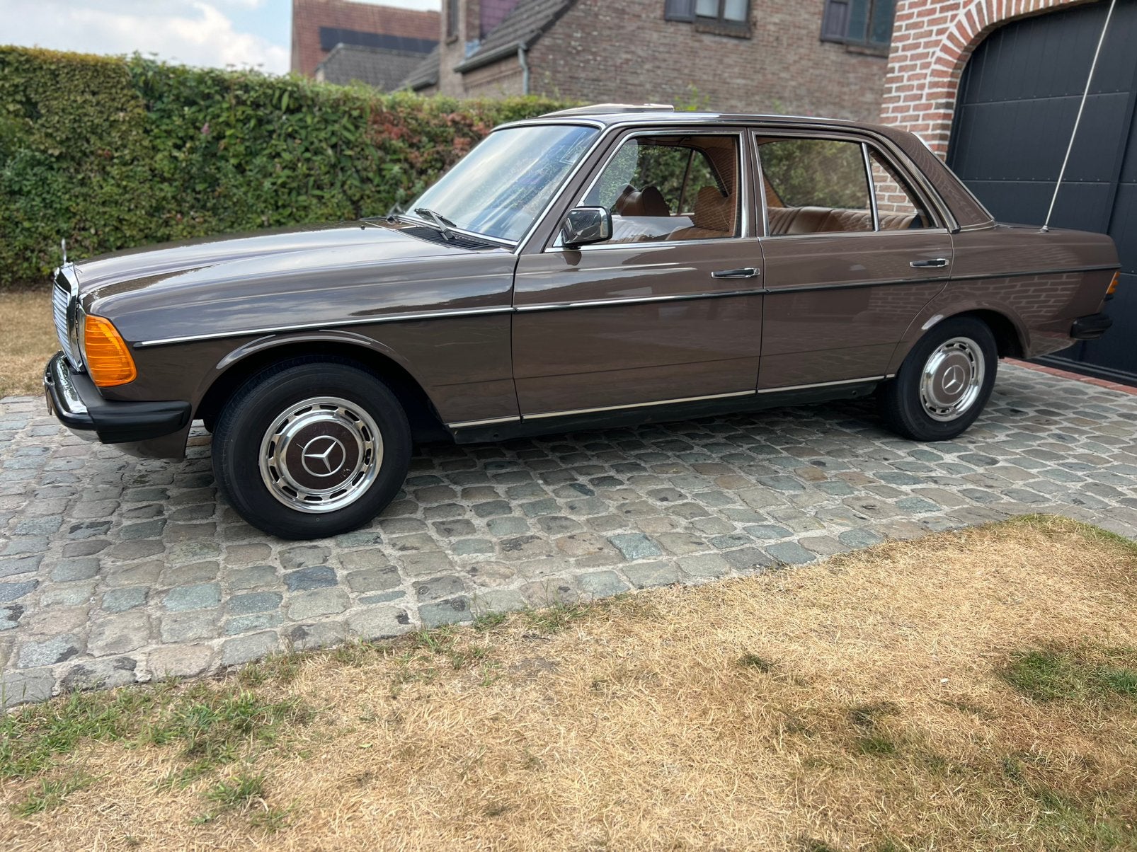 Volledig originele Mercedes W123 200D Oldtimer - rijklaar, Auto's, 4 deurs, Achterwielaandrijving, Beige, Mercedes-Benz