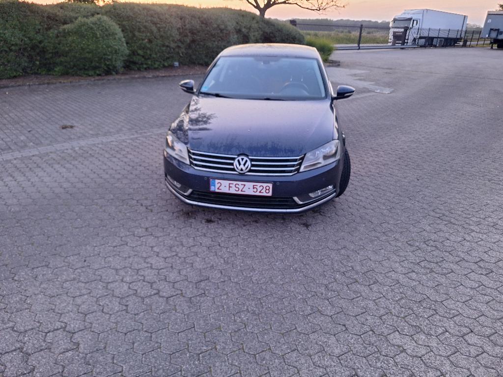 VW PASSAT B7 2.0 tdi - DSG 19089 KM, Autos, Capteur de stationnement, Euro 5, Achat, 4 portes
