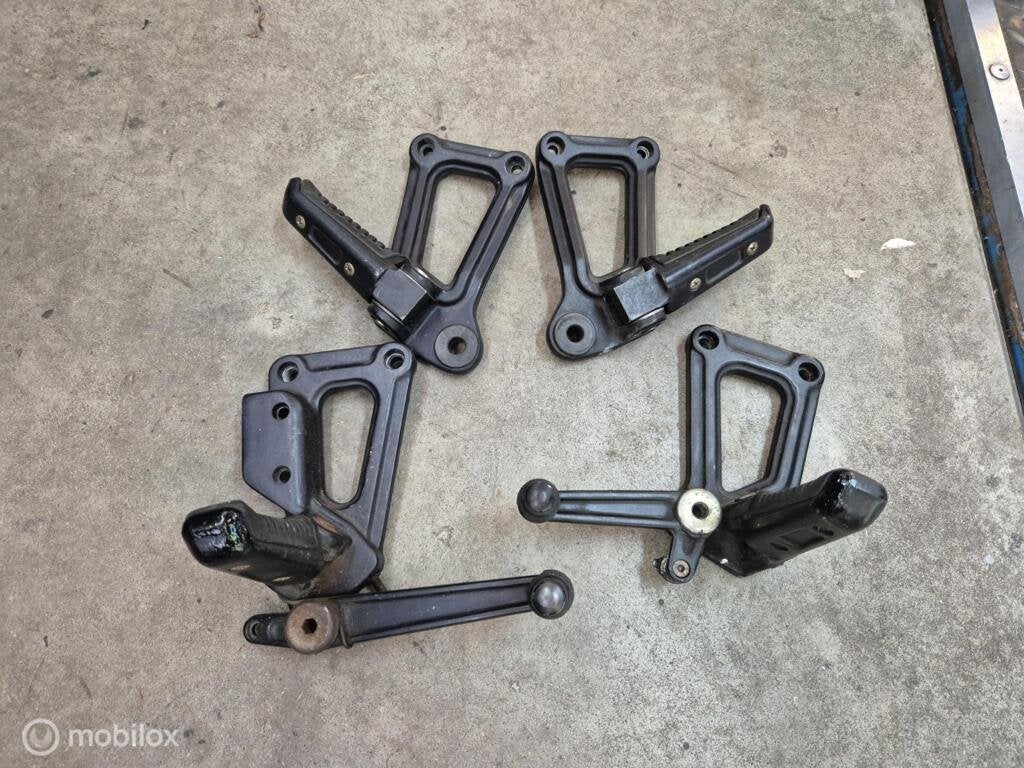 Voetsteun voetsteps pendalen SS Supersport 600 750 900, Gebruikt, Factorystore.service@ducati.com, Ophalen of Verzenden, Via Antonio Cavalieri Ducati, 74/5, 74/6, 40132 Bologna BO