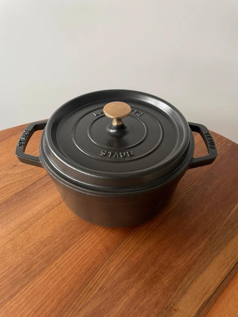 Black staub gietijzeren braadpan 22cm (2,5l), Huis en Inrichting, Keuken | Potten en Pannen, Ophalen, Gebruikt, Overige typen