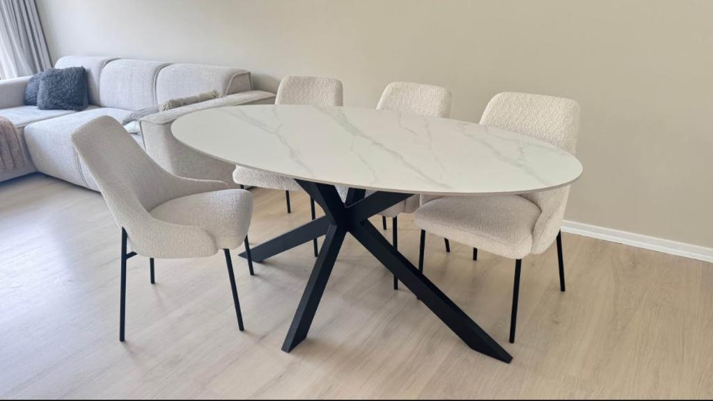 Ovalen marmeren tafel met kruispoten NIEUW, Huis en Inrichting, Ophalen, Overige materialen, Nieuw, 50 tot 100 cm
