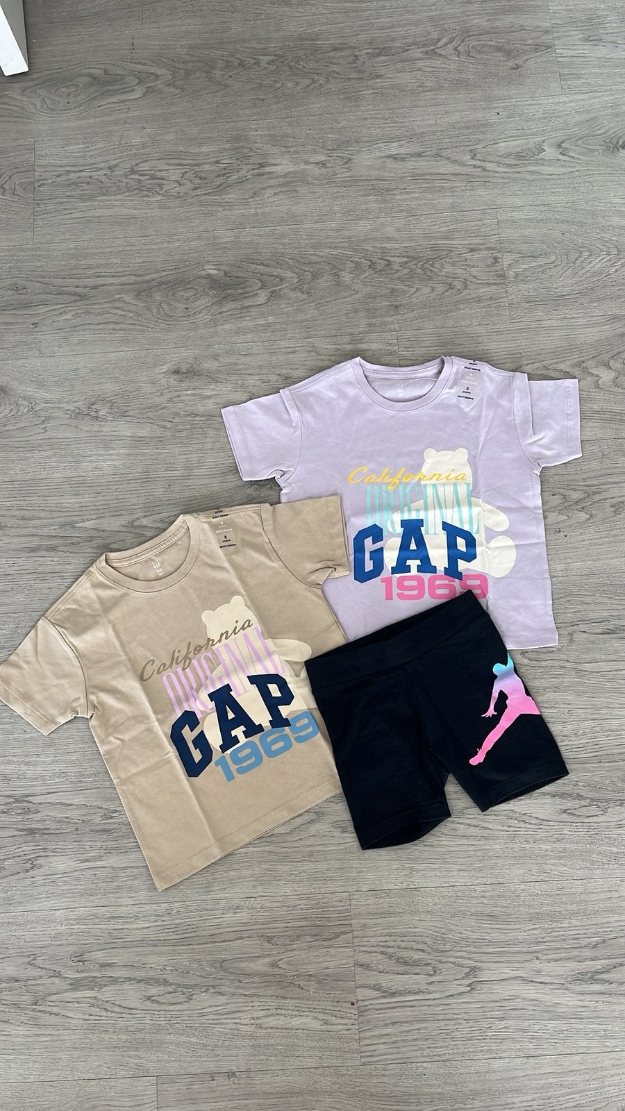 Lot 2 t shirt un short 4-5 ans, Ophalen of Verzenden, Zo goed als nieuw, Meisje, Setje