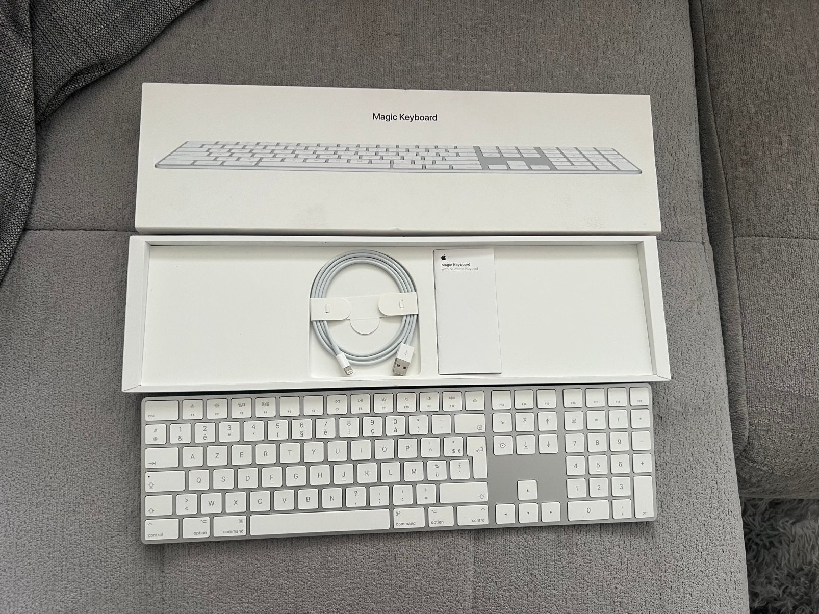 Apple Magic Keyboard avec pavé numérique AZERTY Belge – NEUF, Informatique & Logiciels, Enlèvement ou Envoi, Azerty, Comme neuf