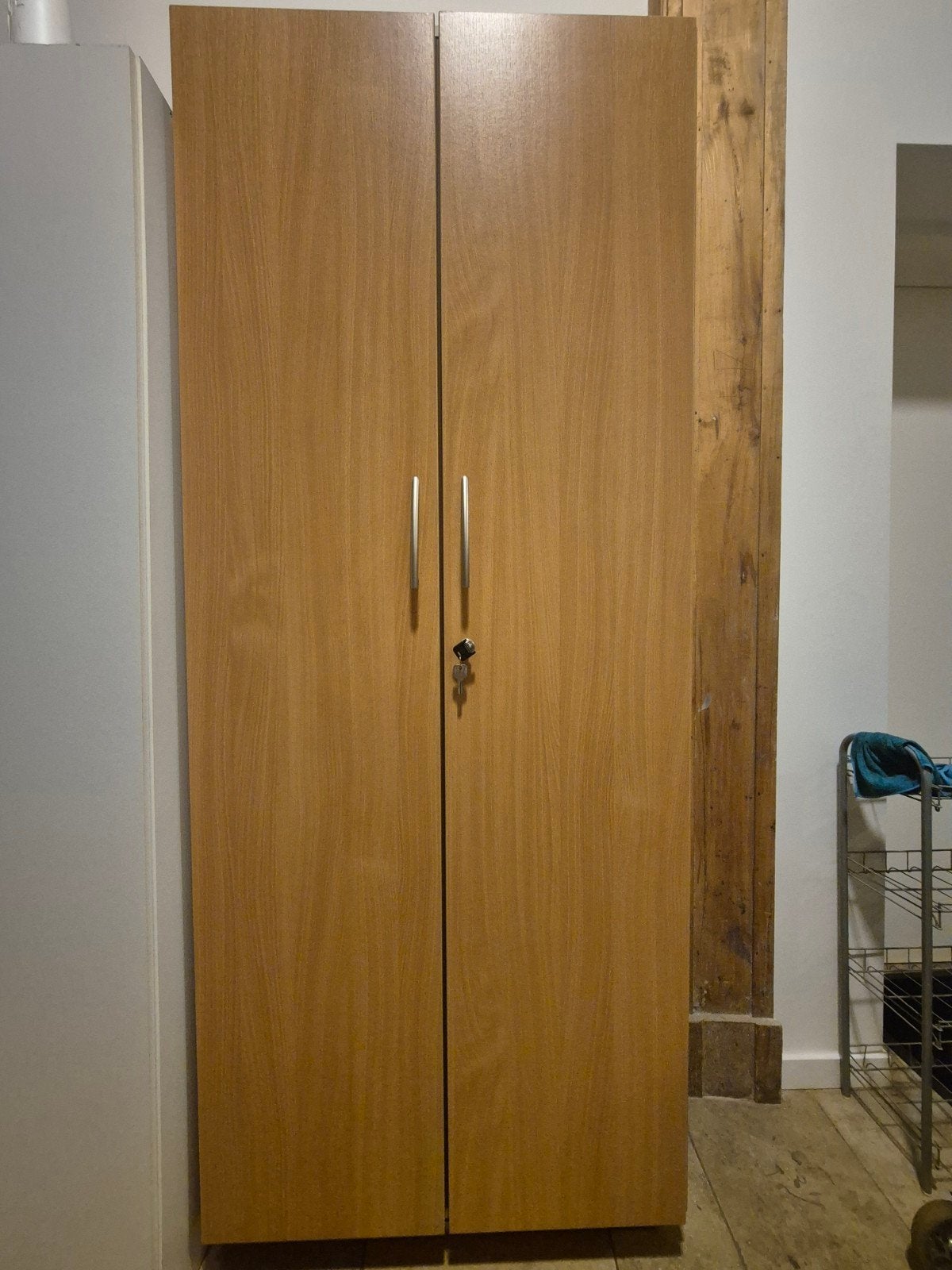 Grande armoire à chaussures en bois, ventilée avec serrure, 25 à 50 cm, Avec porte(s), Comme neuf, 50 à 100 cm