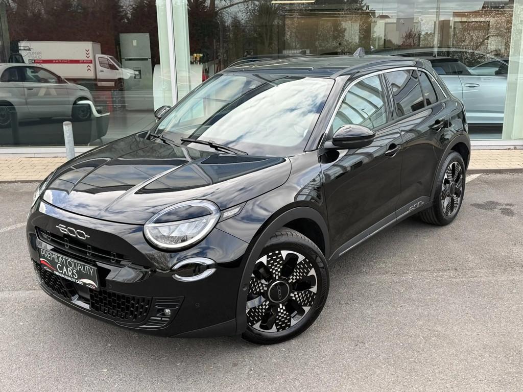 Fiat 600 Hybrid La Prima / CHAUFFAGE DES SIÈGES / KEYLESS /, Autos, Fiat, Cuir, Achat, Beige, Entreprise