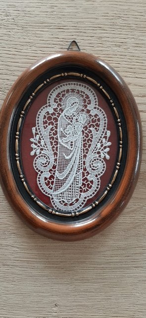 Dentelle avec image de Mary, Enlèvement