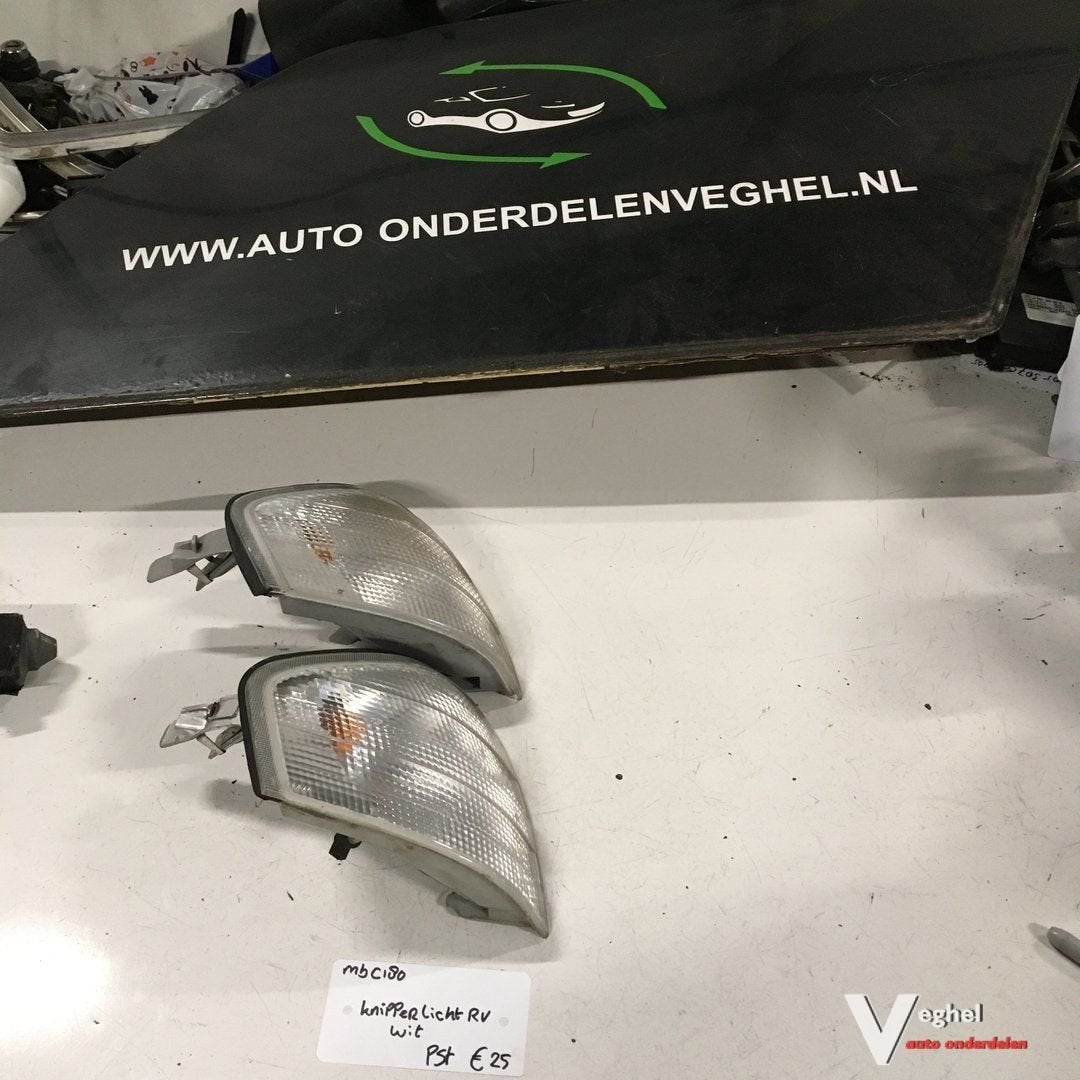 Mercedes C180 Knipperlicht wit Rechtsvoor 202 826 1043, -, Utilisé, -, -