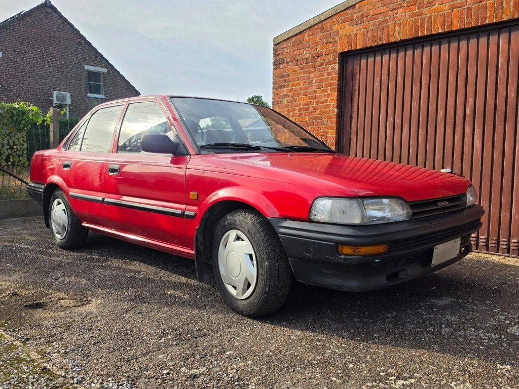 Toyota Corolla rouge - 1988 - toujours en marche !, Autos, Rouge, Achat, Boîte manuelle, 5 portes
