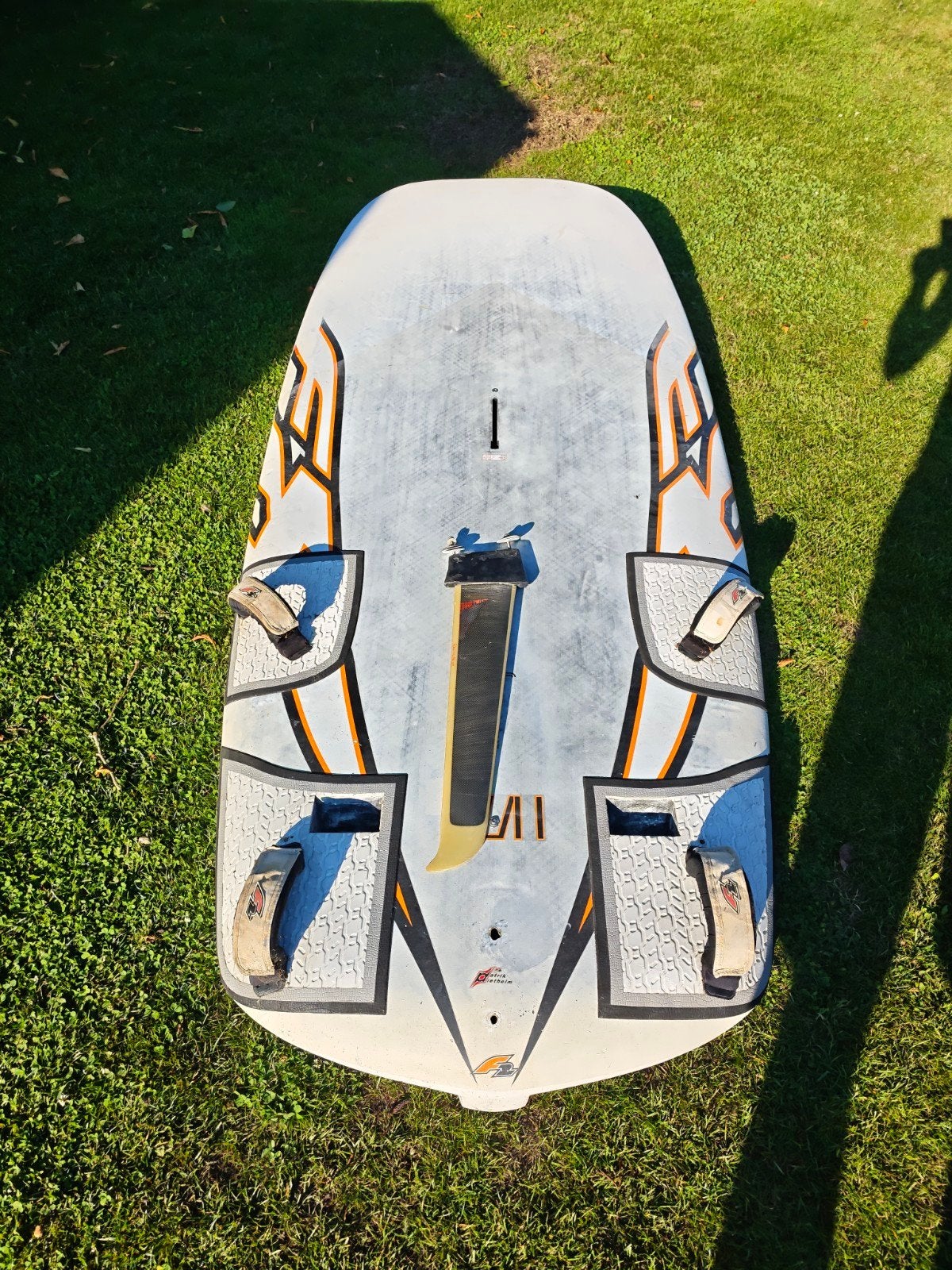 F2 formula  board met 56 cm racing fin, Watersport en Boten, Windsurfen, Ophalen, Gebruikt, Minder dan 250 cm, F2