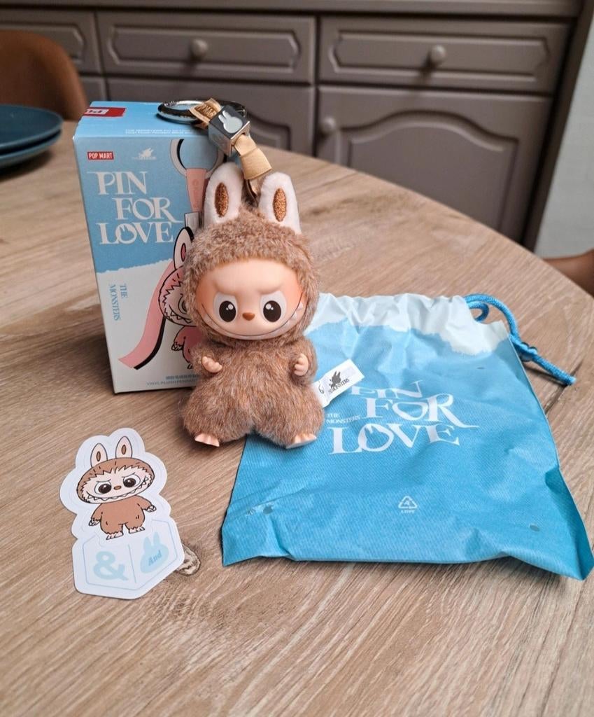 Épinglette Popmart Labubu pour Love Brown, Enlèvement ou Envoi