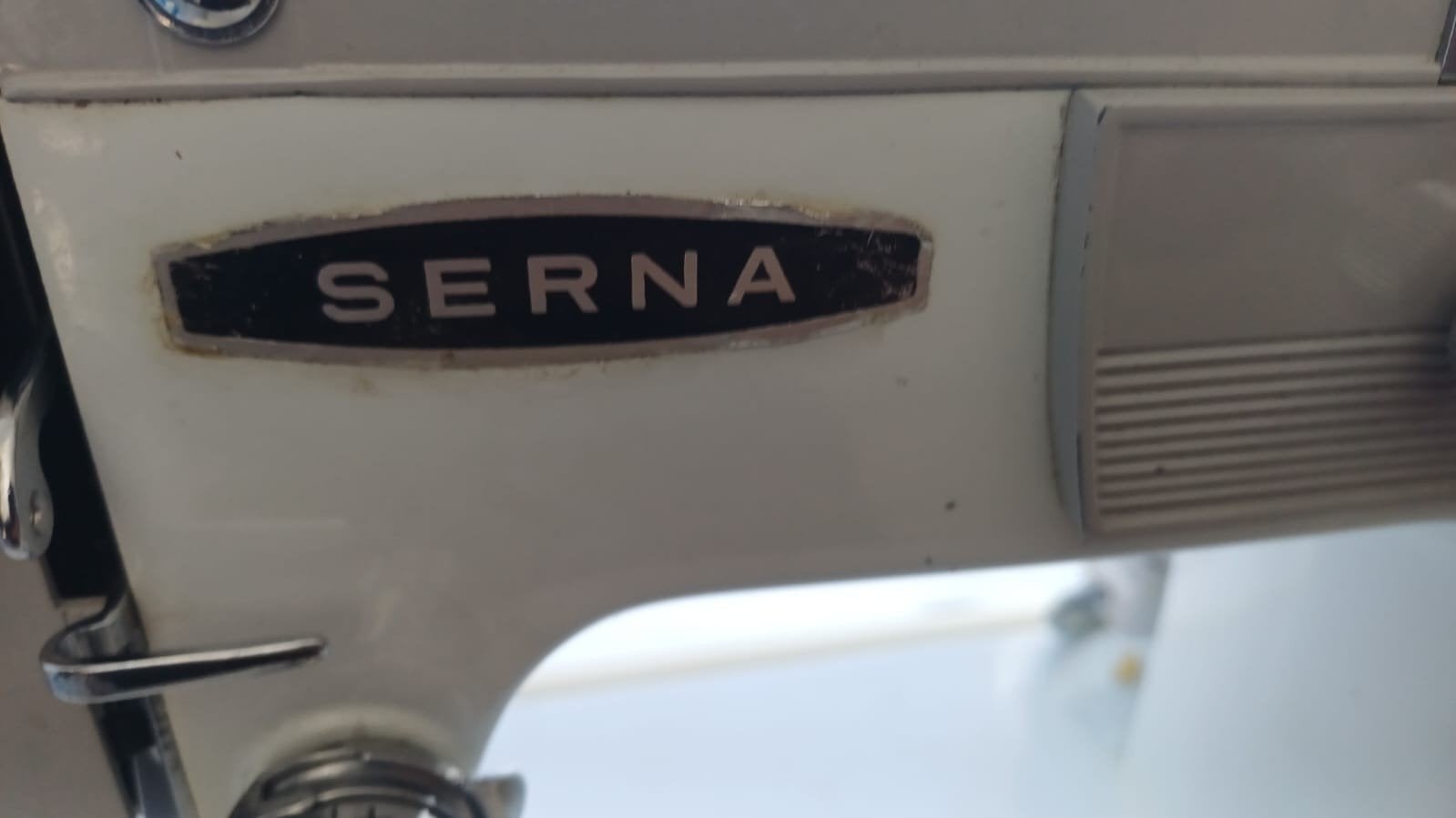 Vintage Serna-naaimachine, Ophalen