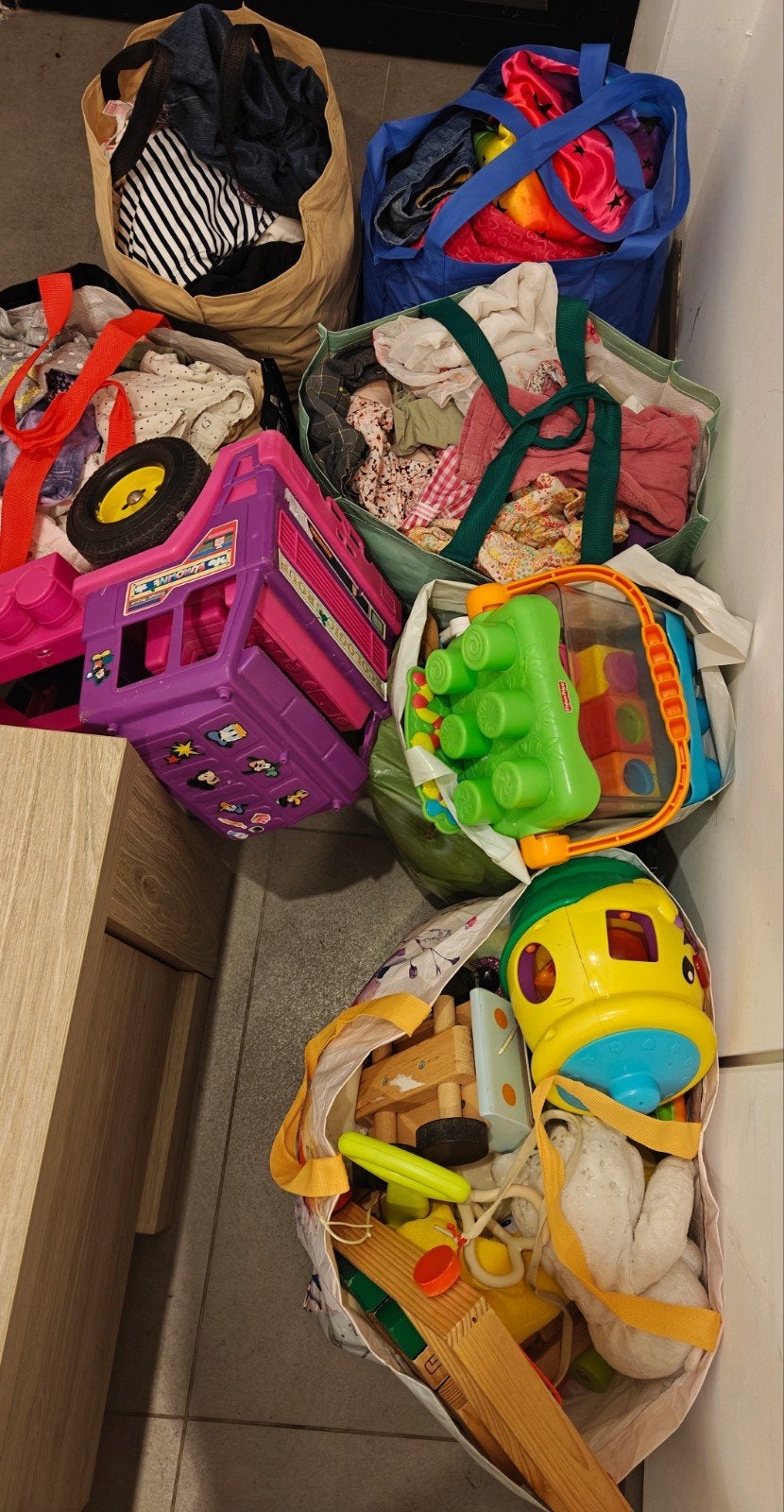 kleding voor meisjes + speelgoed, Ophalen