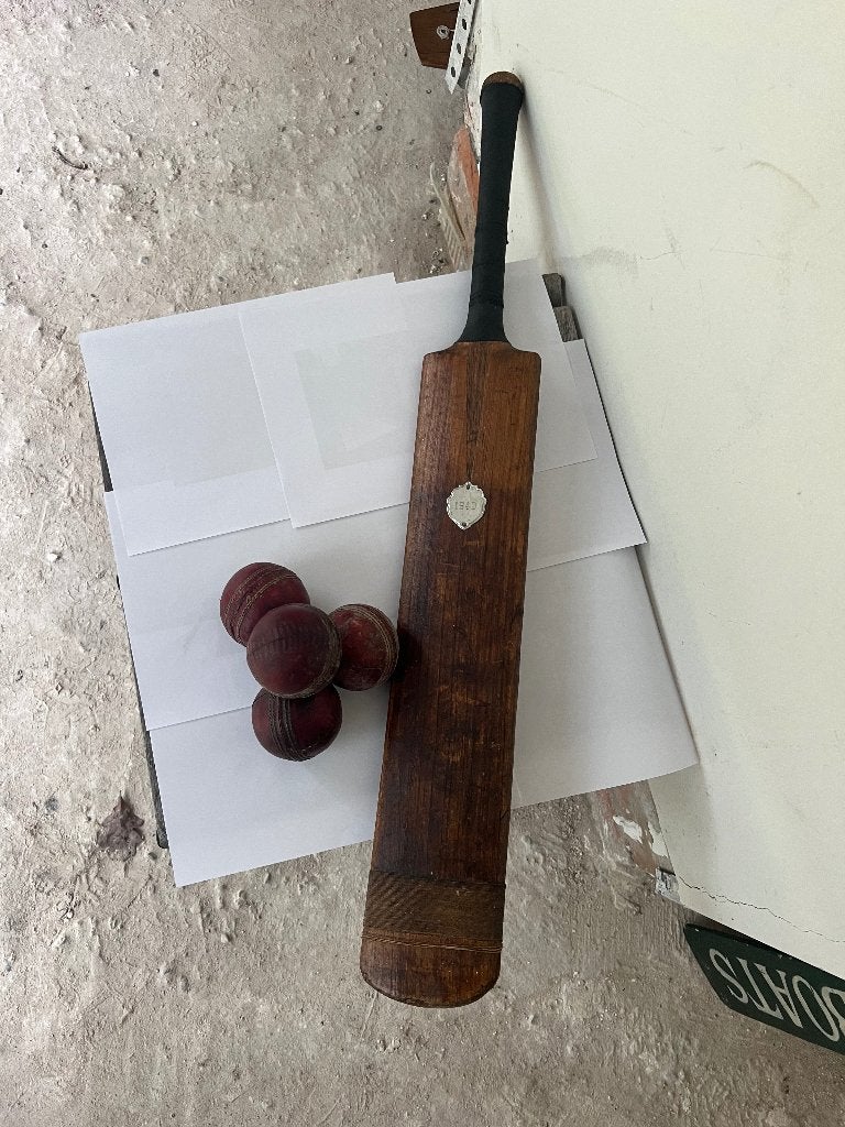 cricketclub cricket cricktetbat cricketbal antiek, Antiek en Kunst, Ophalen