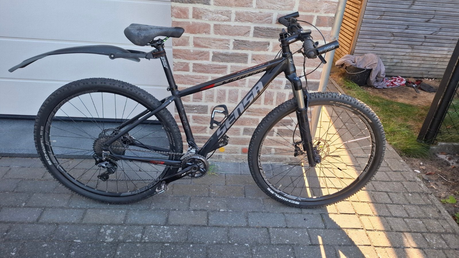 Sensa Merano sle special edition, Enlèvement, Suspension