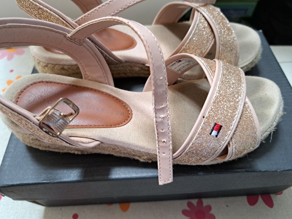 Meisjes sandaal maat 34 merk Tommy Hilfiger, Kinderen en Baby's, Kinderkleding | Schoenen en Sokken, Gebruikt, Meisje, Overige typen