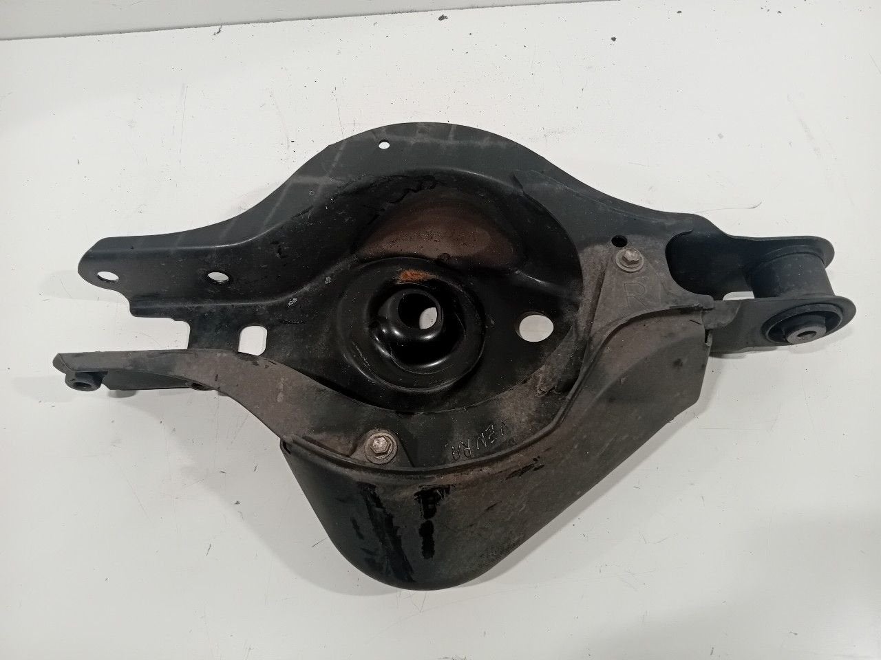 Draagarm rechts achter Lexus RX, Onderdelen@venauto.nl, Van der Ven Autorecycling B.V., Gebruikt, Ettenseweg 76, 4706 PB Roosendaal, The Netherlands