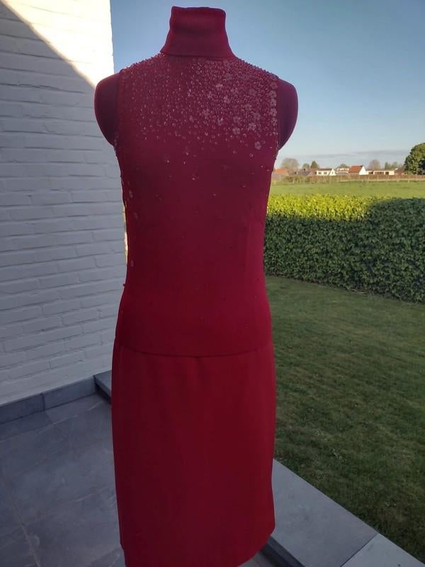 Pull Benino taille 3 comme NEUF + label et pailettes, Rouge, Enlèvement ou Envoi, Autres types, Comme neuf