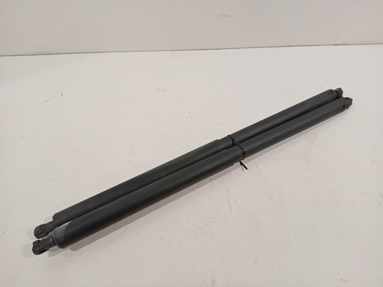 Gasdrukveerset achter Opel Insignia, Auto-onderdelen, Onderdelen@venauto.nl, Van der Ven Autorecycling B.V., Gebruikt, Ettenseweg 76, 4706 PB Roosendaal, The Netherlands
