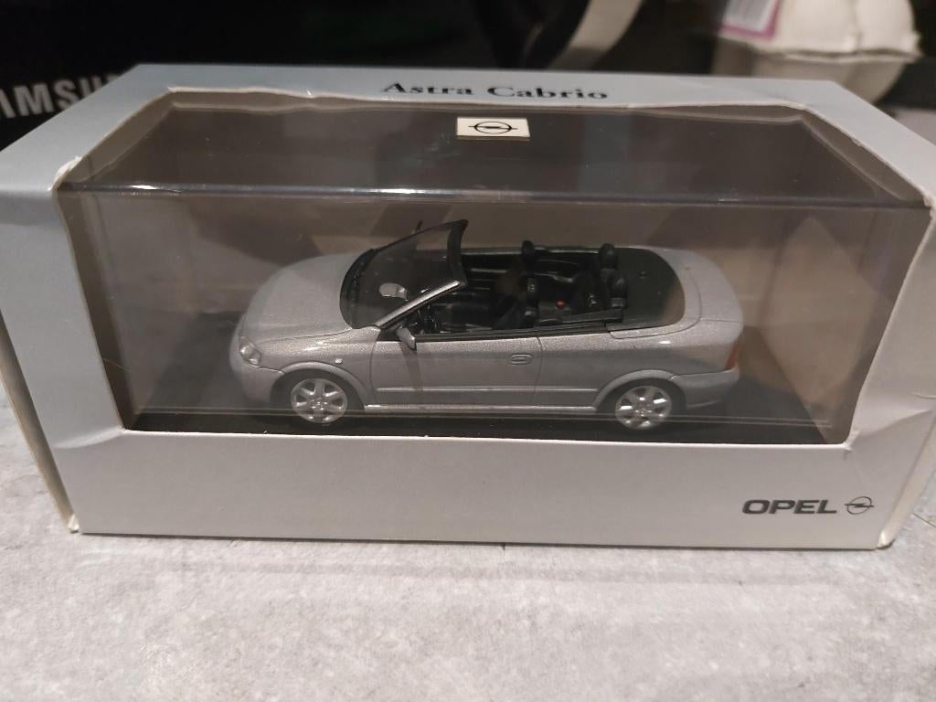 Minichamps opel astra cabriolet 1/43, Hobby en Vrije tijd, Modelauto's | 1:43, Ophalen of Verzenden, Nieuw, Auto, MiniChamps