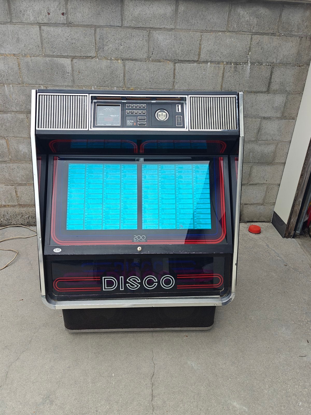Werkende Rowe AMI R-84 Tempo 200 jukebox + platen – 1980, Verzamelen, Automaten | Jukeboxen, Ophalen, Ami