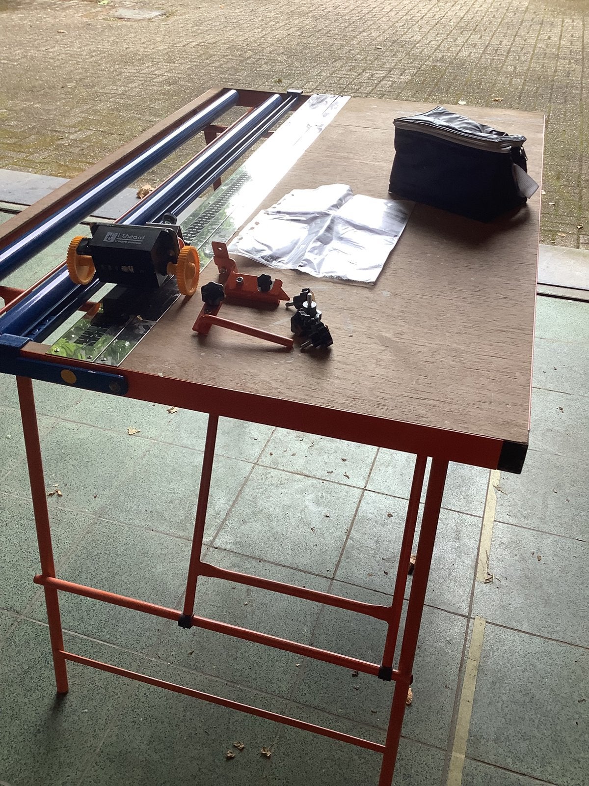 Théard professionele combi behangtafel en afroltafel, Enlèvement, Comme neuf