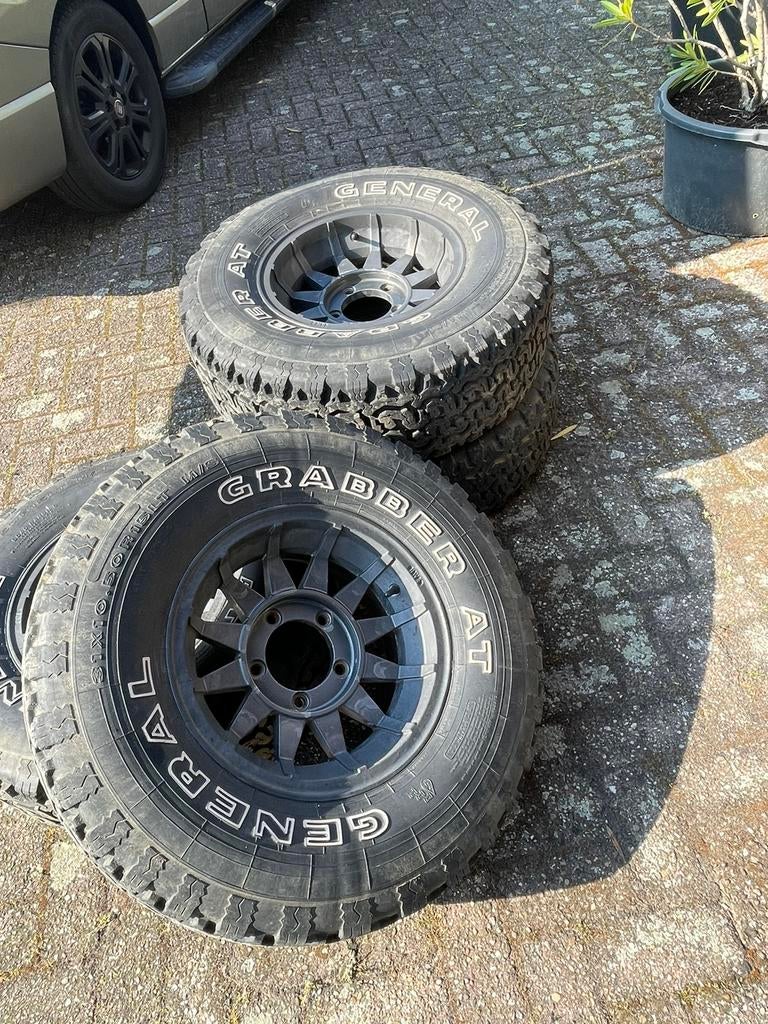 Offroad banden suzuki samurai jimny, Ophalen, Zo goed als nieuw
