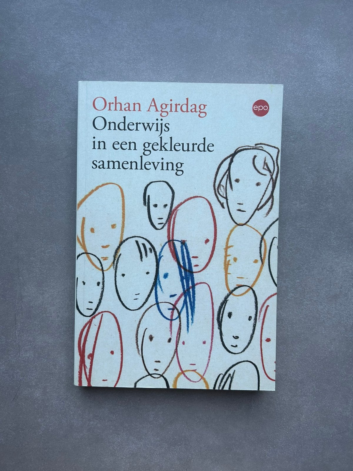 Boek “Onderwijs in een gekleurde samenleving”, Enlèvement ou Envoi, Comme neuf, Enseignement supérieur professionnel