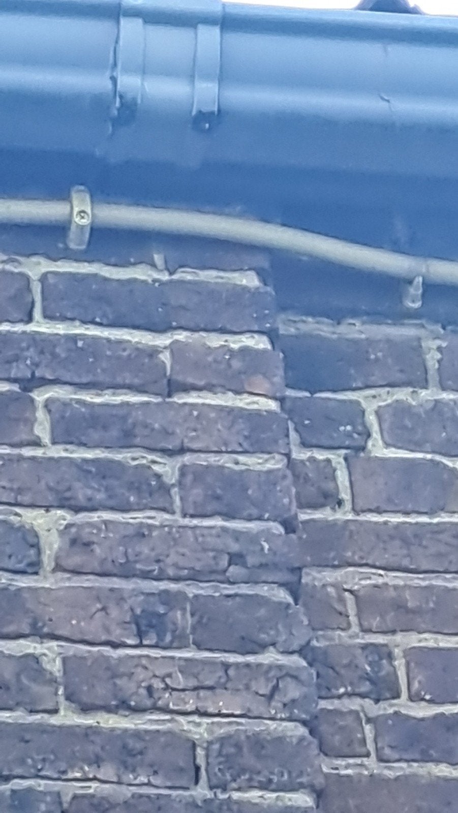 cherche société pour mettre une gouttière de 10m ou réparer, Enlèvement ou Envoi, 5 à 10 m²